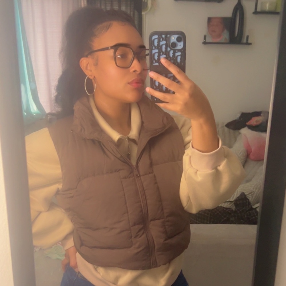 Meet your Posher, Miahja
